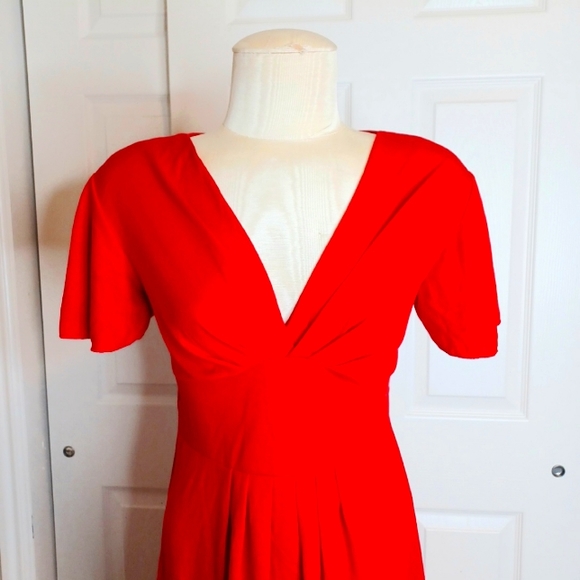 Red Dress  Size S/P Knit Short Sleeve  V-Neck  Stretch. - Picture 2 of 10